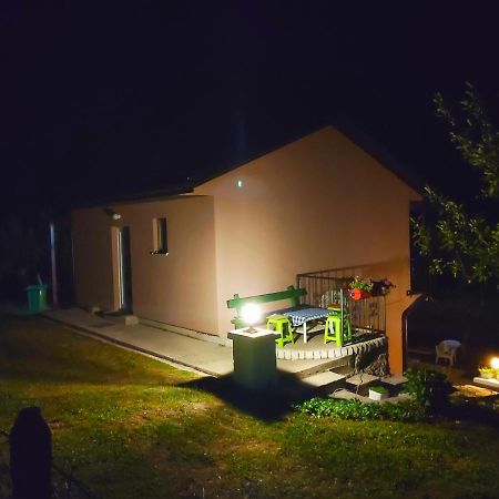 プルジネ Privatni Smjestaj "Mratinje"ゲストハウス エクステリア 写真